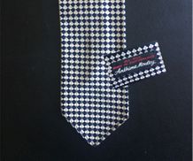 HS101 - Småternet silke slips sort/hvidt fra Anytime Mouley. 6 cm. 
